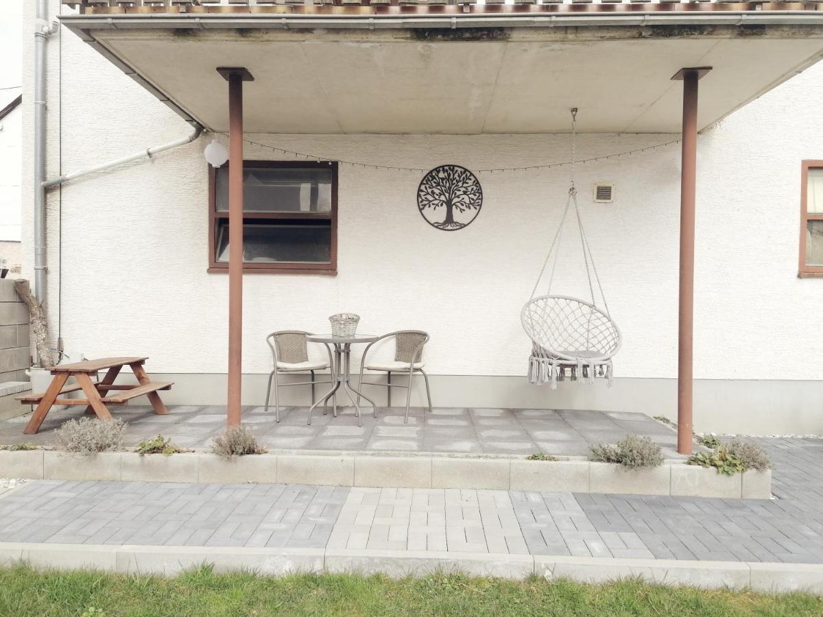 Ferienwohnung Christine Mit Sauna Und Whirlpool Utzerath Ngoại thất bức ảnh