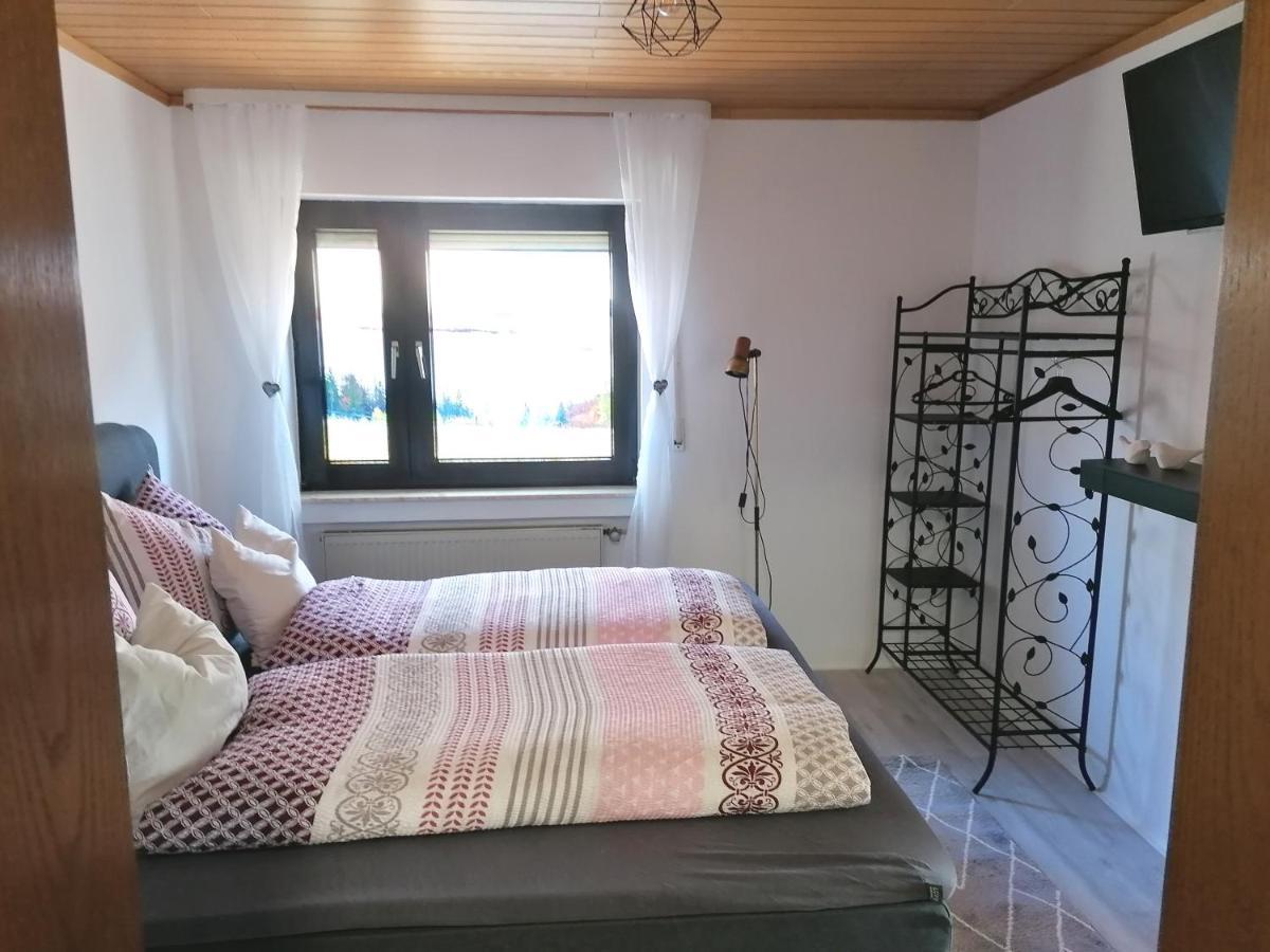 Ferienwohnung Christine Mit Sauna Und Whirlpool Utzerath Ngoại thất bức ảnh